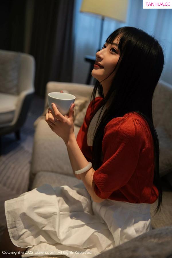   [XiuRen]高清写真图 2025.05.08 No.10247 茂木希子 橙色T恤第23张图片